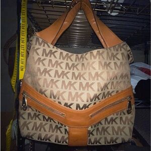 MICHAEL KORS LARGE HOBO